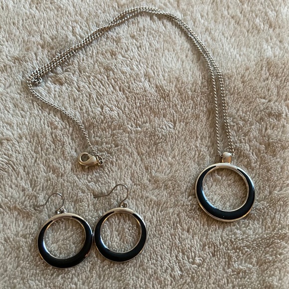 Necklace and earrings set - Picture 3 of 4